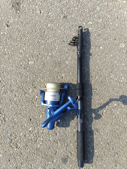 Set 5 Lansete Telescopice 2.10m cu Mulinete - Pregătite de Pescuit