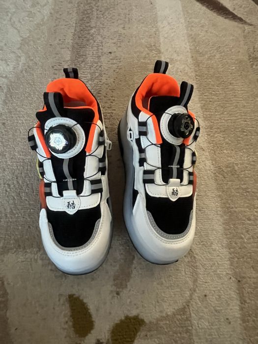 Adidasi role cu leduri numar 34