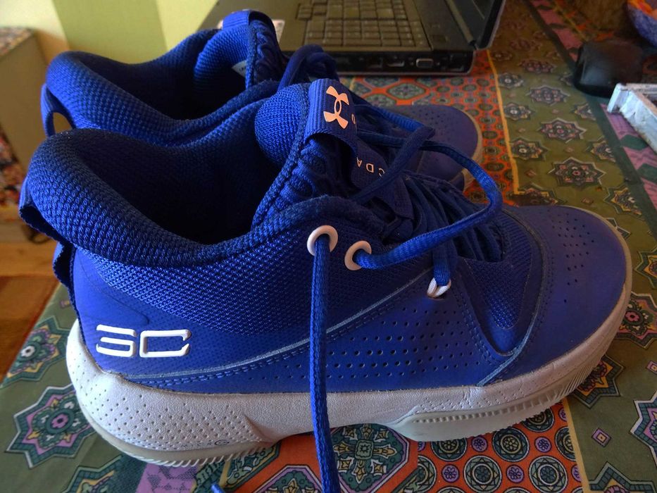 продавам маратонки under armour sc 3,номер 36,5 .