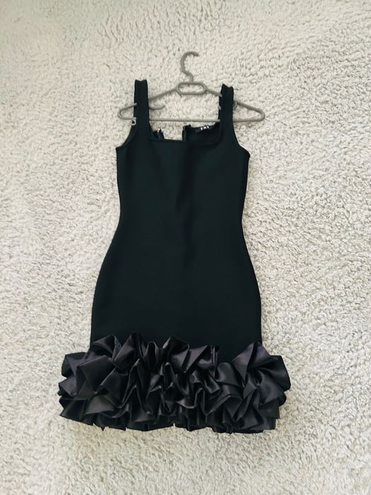 Черна бандажна рокля