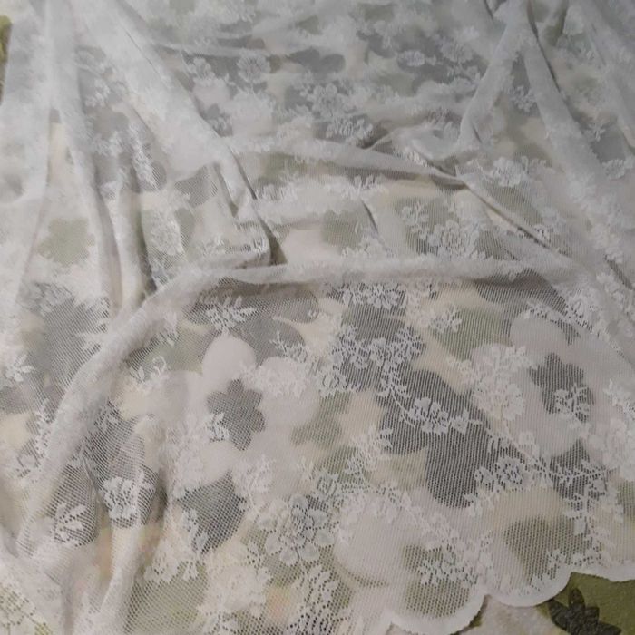 Бяло ушито Перде