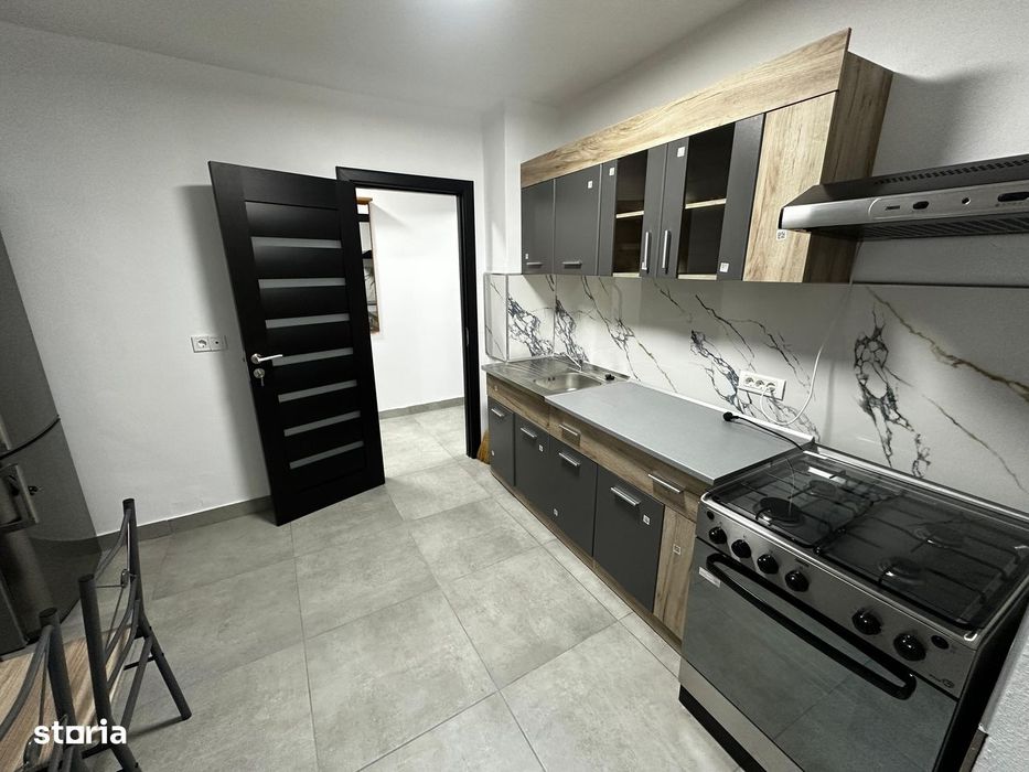 [Ocazie] Inchiriez apartament complet renovat, 2 camere, garaj in bloc