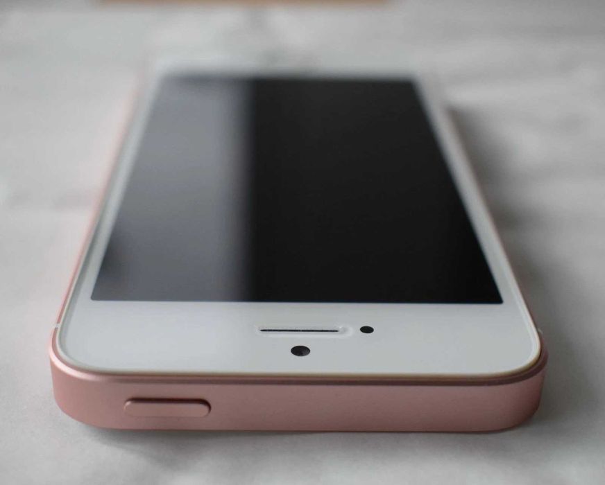 Apple iPhone SE, 64 GB, цвят Gold - КАТО НОВ!