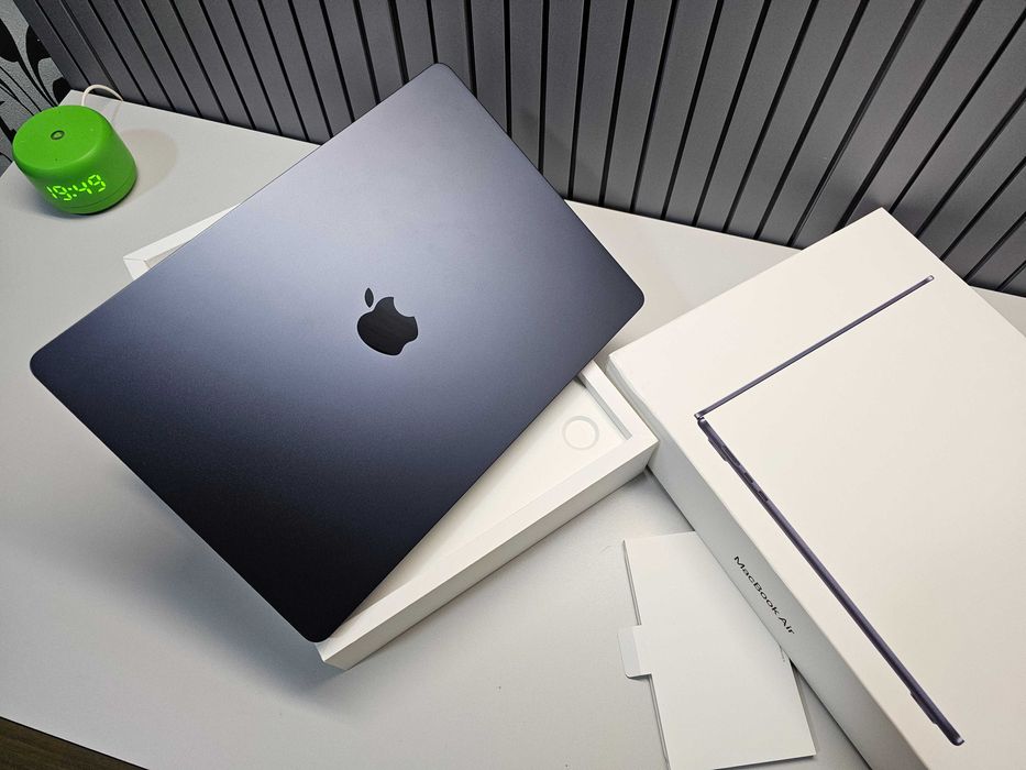 ПРОДАМ Macbook Air 15" Экраном M2 (8GB/256GB). Практический НОВОЕ 100%