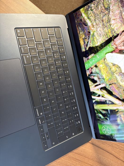 MacBook Air 15.3-inch/ Apple M4 / 16 GB RAM/ 256 GB / Ca nou