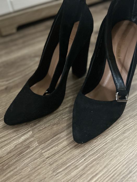 Срочно продам черные туфли