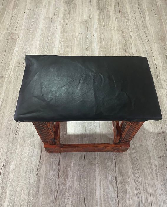 Băncuță făcută la comandă din lemn, pzl sunt doar un exemplu