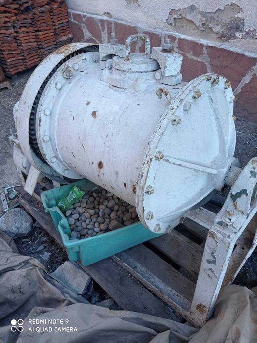 Продавам топкова мелница