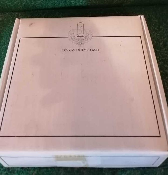 Vand farfurie portelan cu Faraonul Ramses pictata manual cu aur