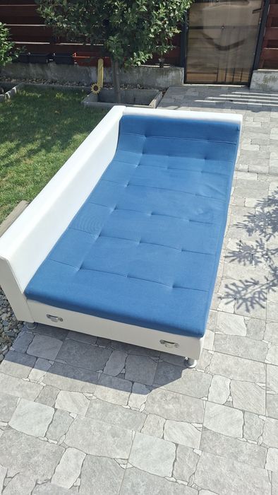 Vând Canapea 200x200cm si covor 1,40-1,98cmNegociabil.