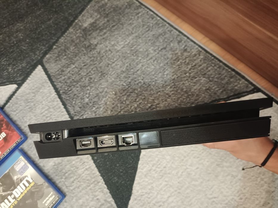 Продаю playstation 4