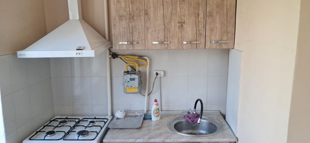 Срочна продаётся 1 комнатная квартира  в 5/1Б 9 этажка  3 этаж