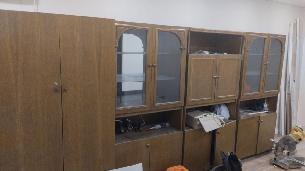 Срочно: Мебельный гарнитур (стенка + шкаф)