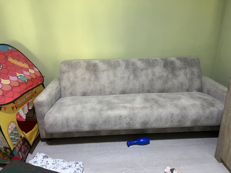 Продам диван с двумя креслами