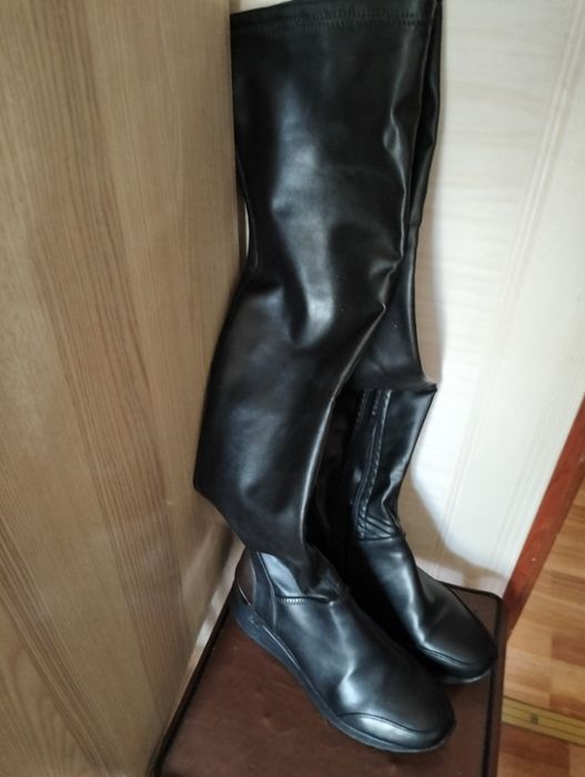 Продам женскую обувь.