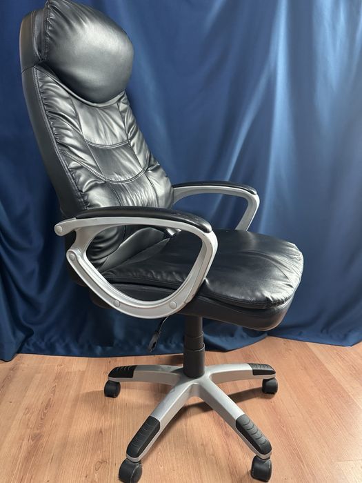 Черен офис стол, от екокожа