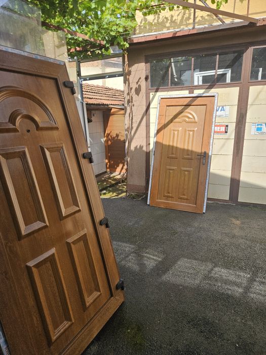 Пвц врати входни златен дъб