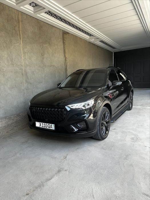 Hongqi hs5 15.400