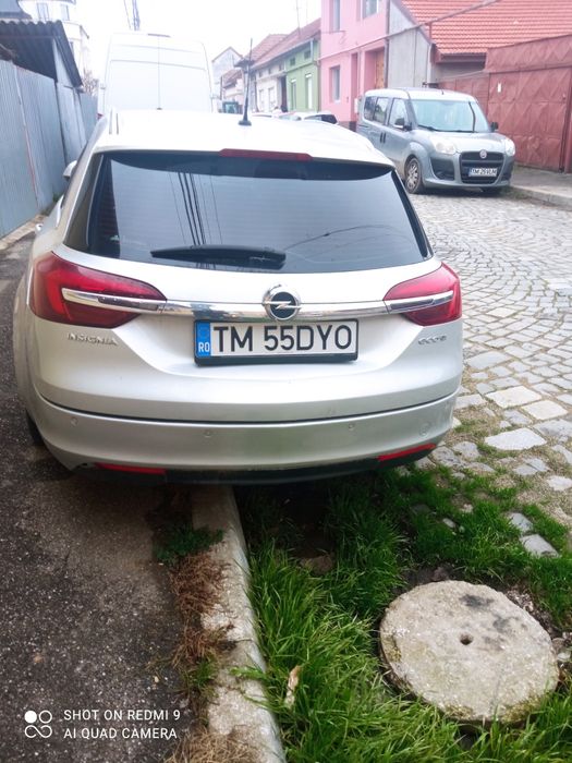 Mașina Opel Insignia