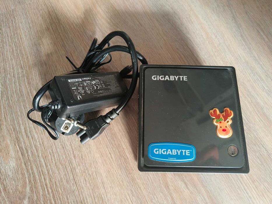 Mini PC Gigabyte BRIX GB-BXBT-1900 4GB RAM 60GB SSD WiFi Bluetooth