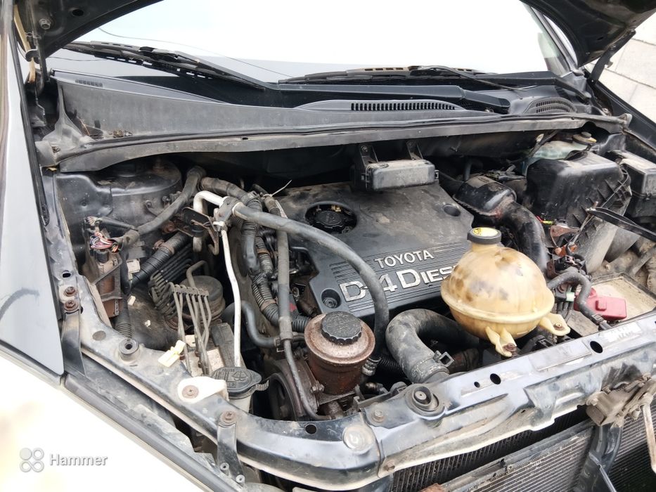 Продавам toyota avensis verso 2000 кубика 116 коня на части