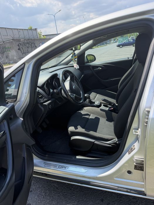 Opel Astra J motorina 1,7, manuala