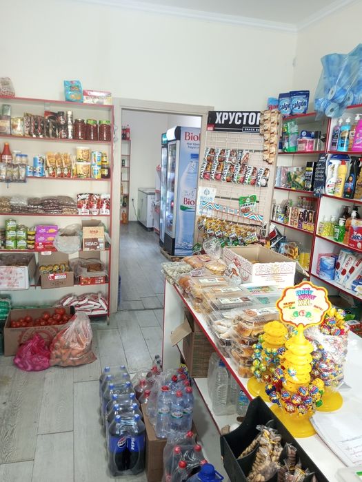 Kvartira sotiladi 2 xona Bir hona Magazin ikkinchi hona salon bulgan