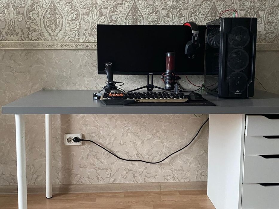 Компьютер и ноутбук вместе