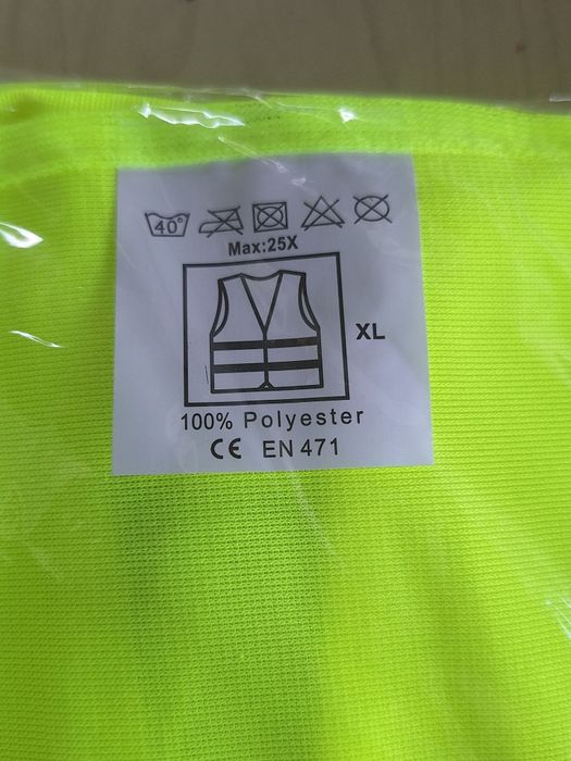 Крик 1.5тона, ключ за гуми,триъгълникик и жилетка.