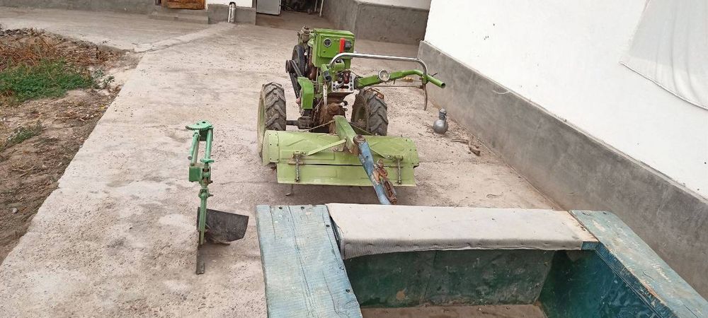 Мото блок сотилади