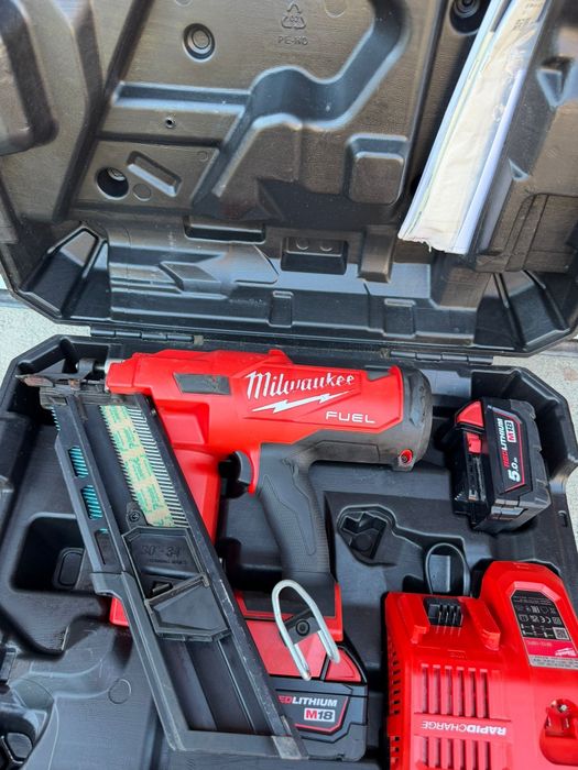 Milwaukee pistol de cuie pe acumulator