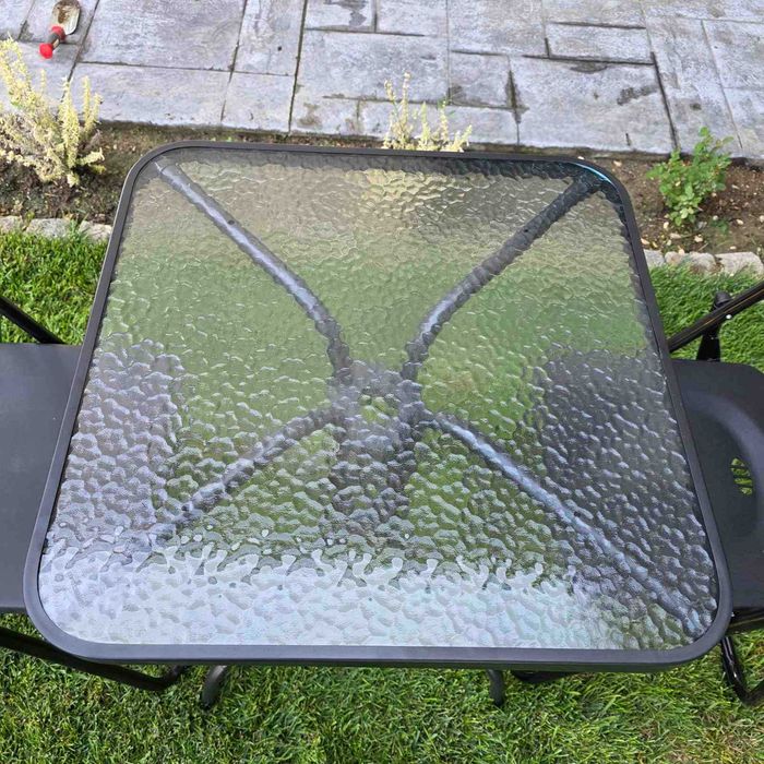 НЕМСКА Квадратна Маса Със Стъкло + 4 Сгъваеми Стола – 60 см +ЛЕД ФЕНЕР