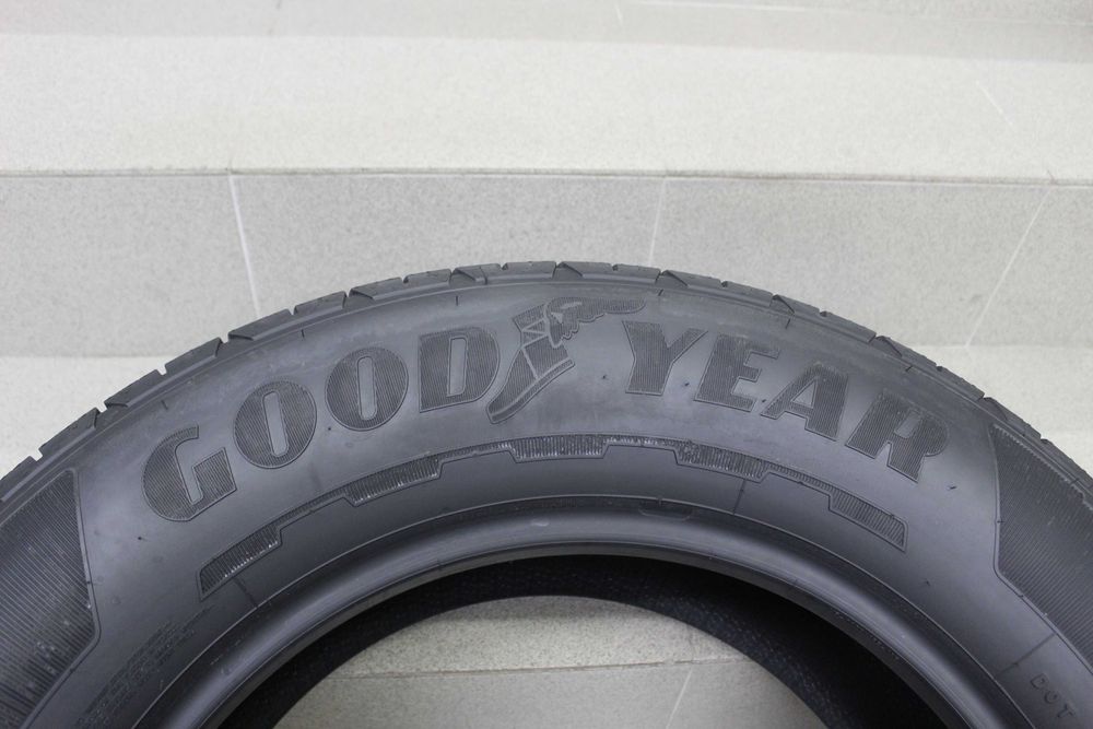 255/65-18 Goodyear