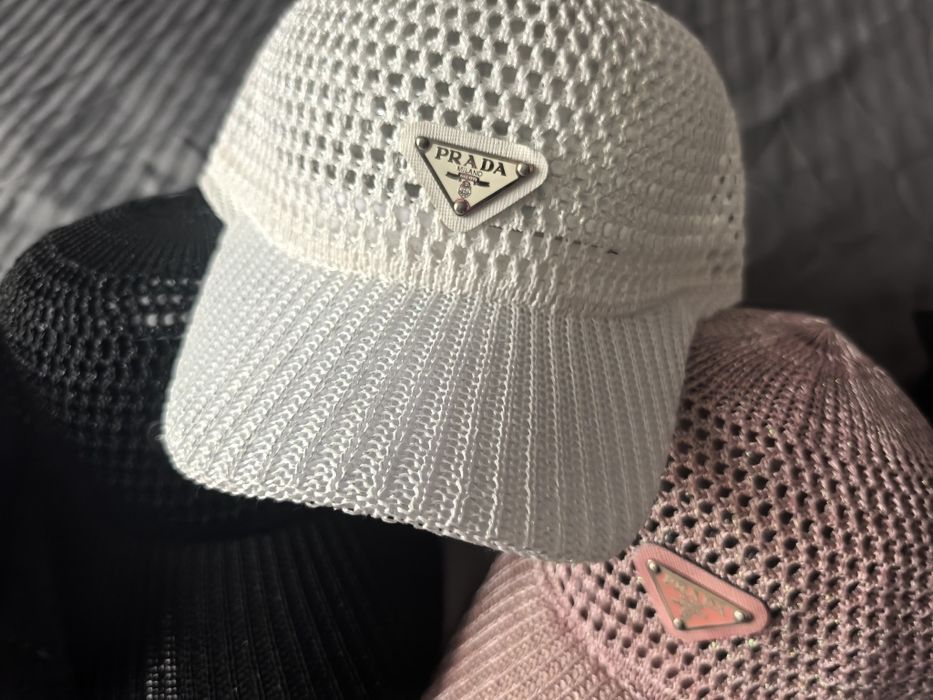 Шапки с козирка и капели