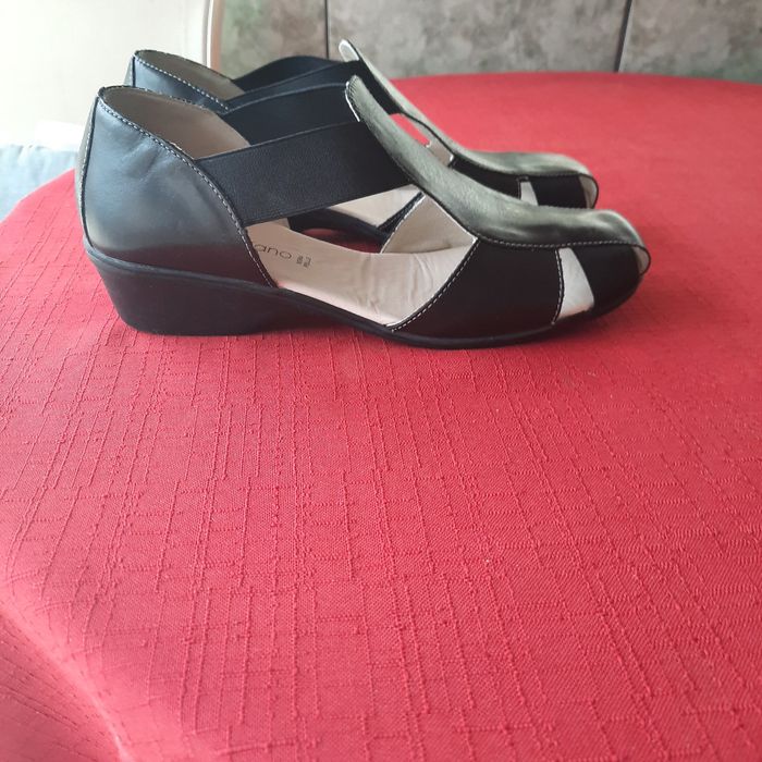 Sandaleta din piele