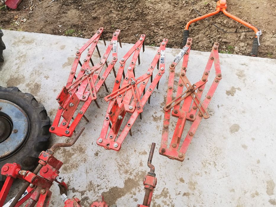 Vand plud reversibil grapa cultivator