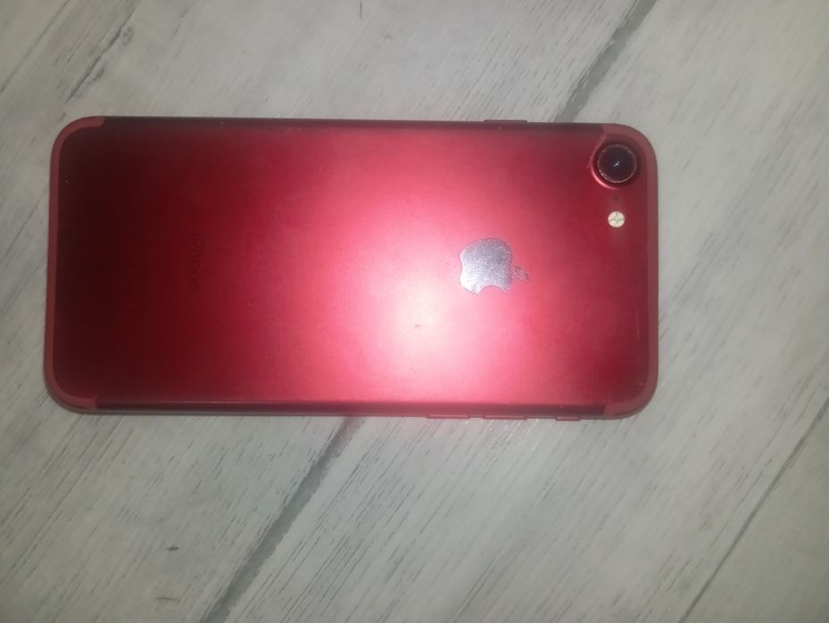 Продам айфон 7..