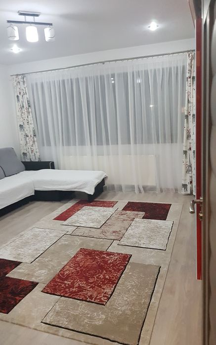 Inchiriez apartament 3 camere + gradina (230 mp)