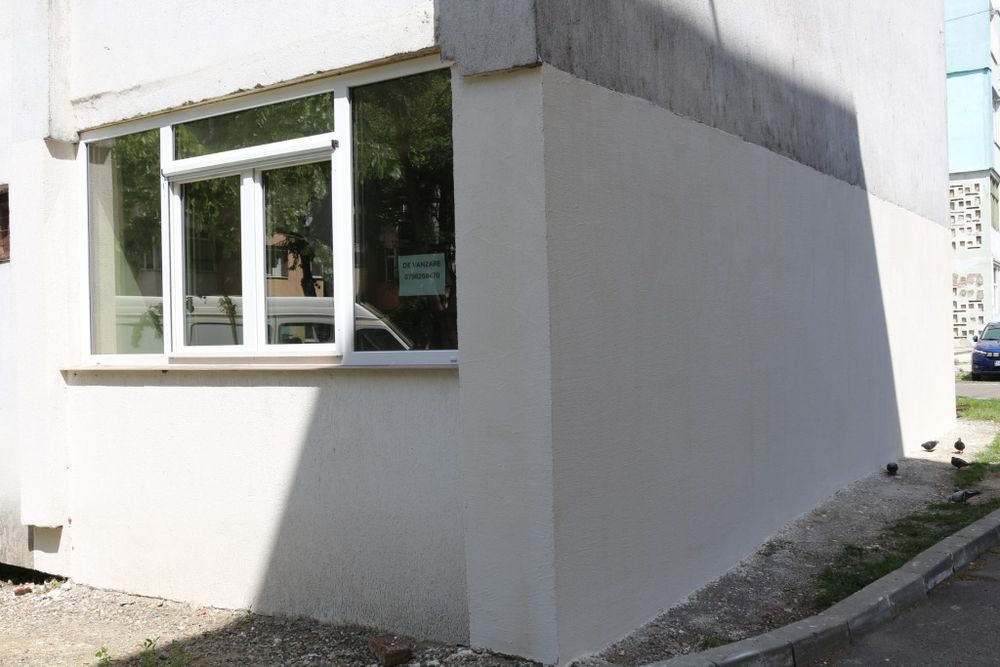 Persoană fizică, vând apartament cu 3 camere decomandat – Str. Gloriei, Roman la 10 min de Piața Smirodava