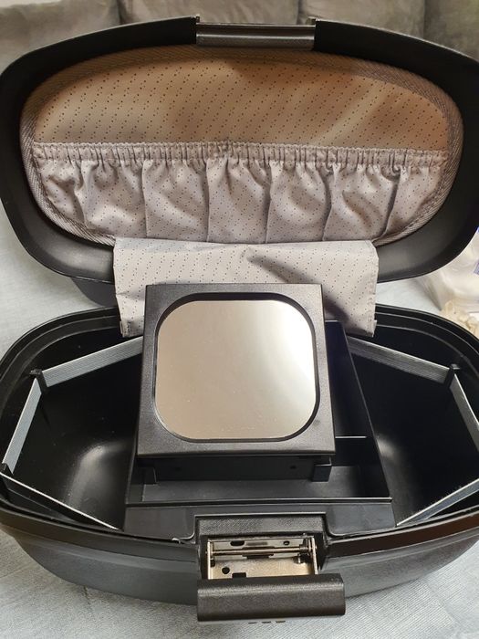 Куфари за гримове