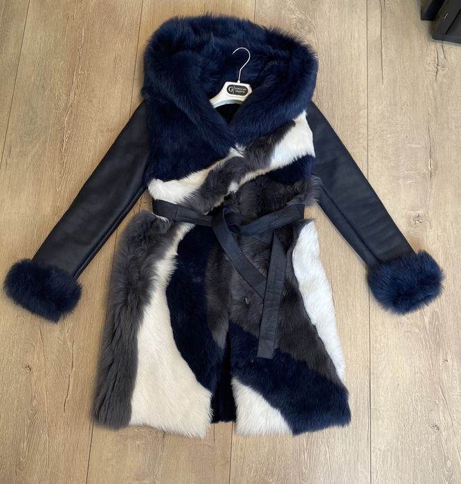Vând haina de blana cu piele marimea Xs -S
