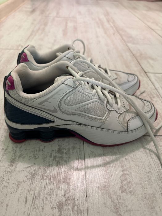 Бели маратонки Nike