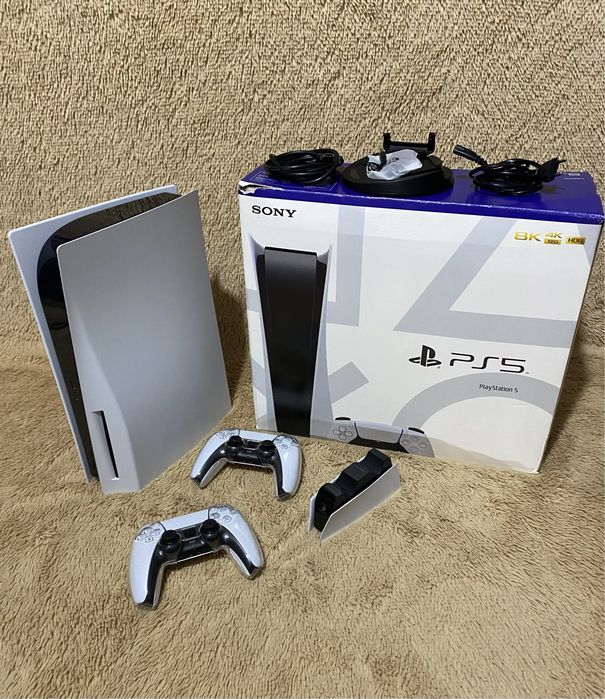 Срочно PlayStation 5 + 2 Джойстика + Док-станция + Игры +Коробка