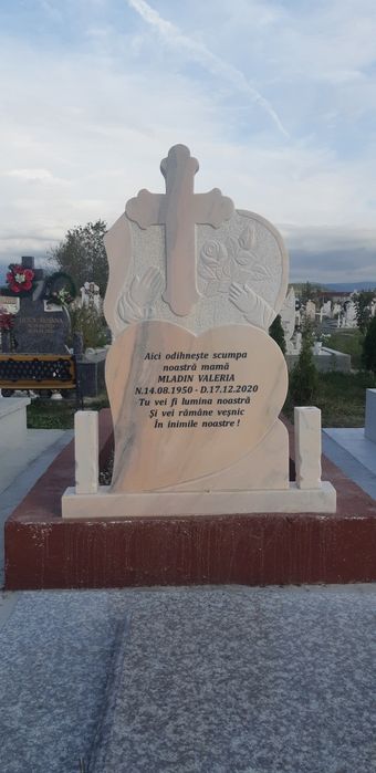 Reducere de preț monumente funerare,cruci ,mozaic.