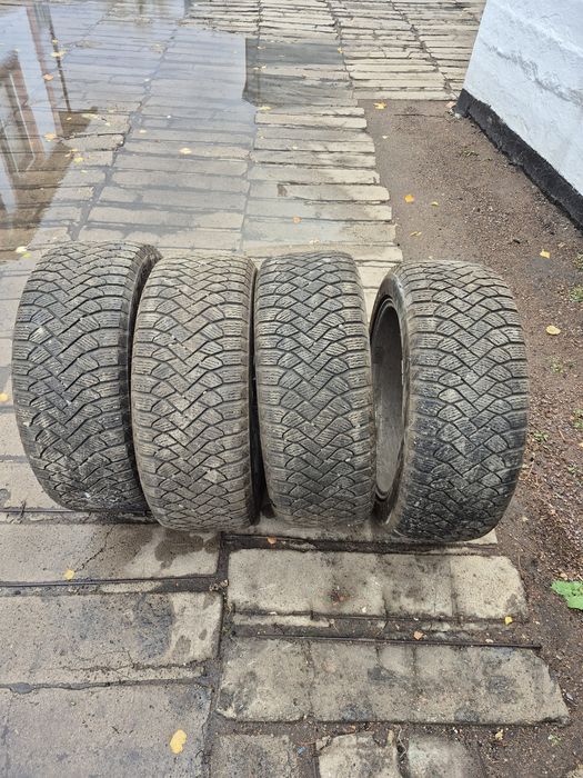 Продам комплект зимней резины.