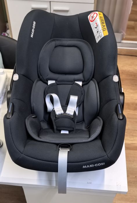 Столче за кола и база Maxi Cosi Cabriofix