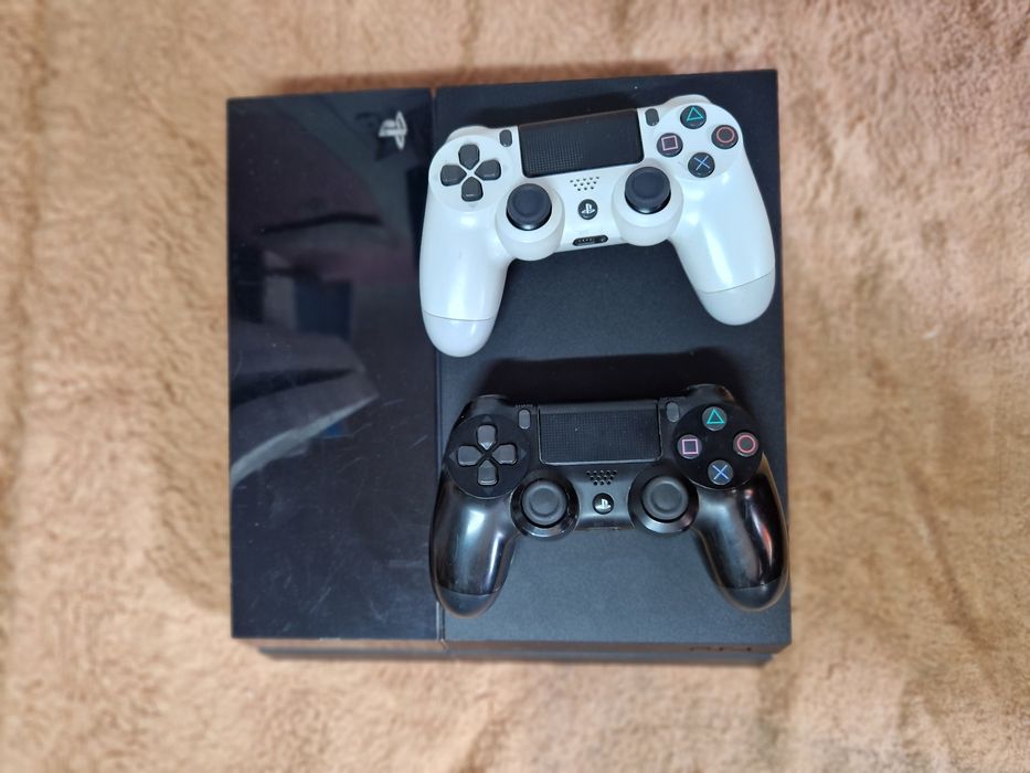 vand ps4 fat cu 2 manete
