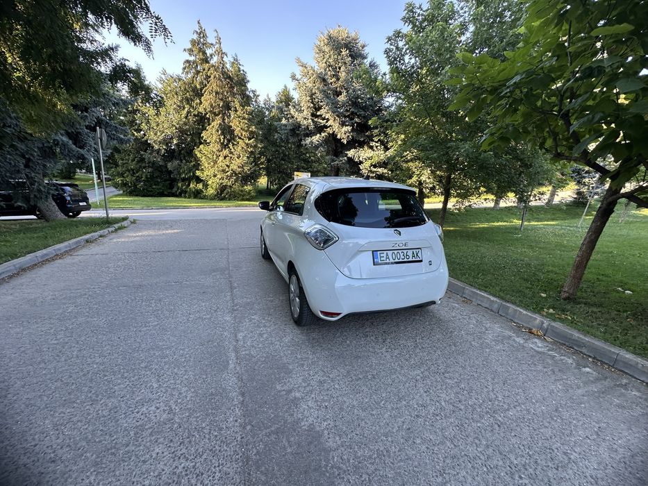 Продавам електрически автомобил Renault Zoe