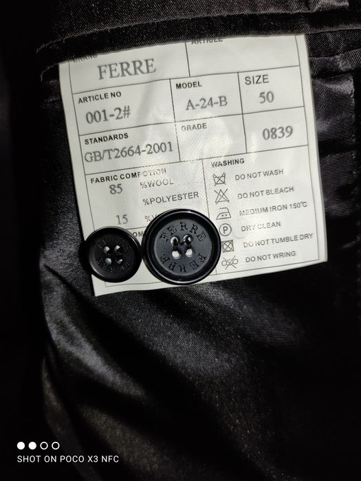 FERRE - пиджак бархатный. На фото получился намного хуже чем реальный