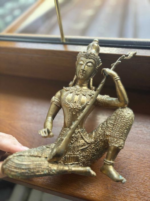 Statuetă Îngerul lui Buddha cântând/bronz masiv aurit/stare excelentă/H=22,3cm, L=20cm, G=1,522kg.